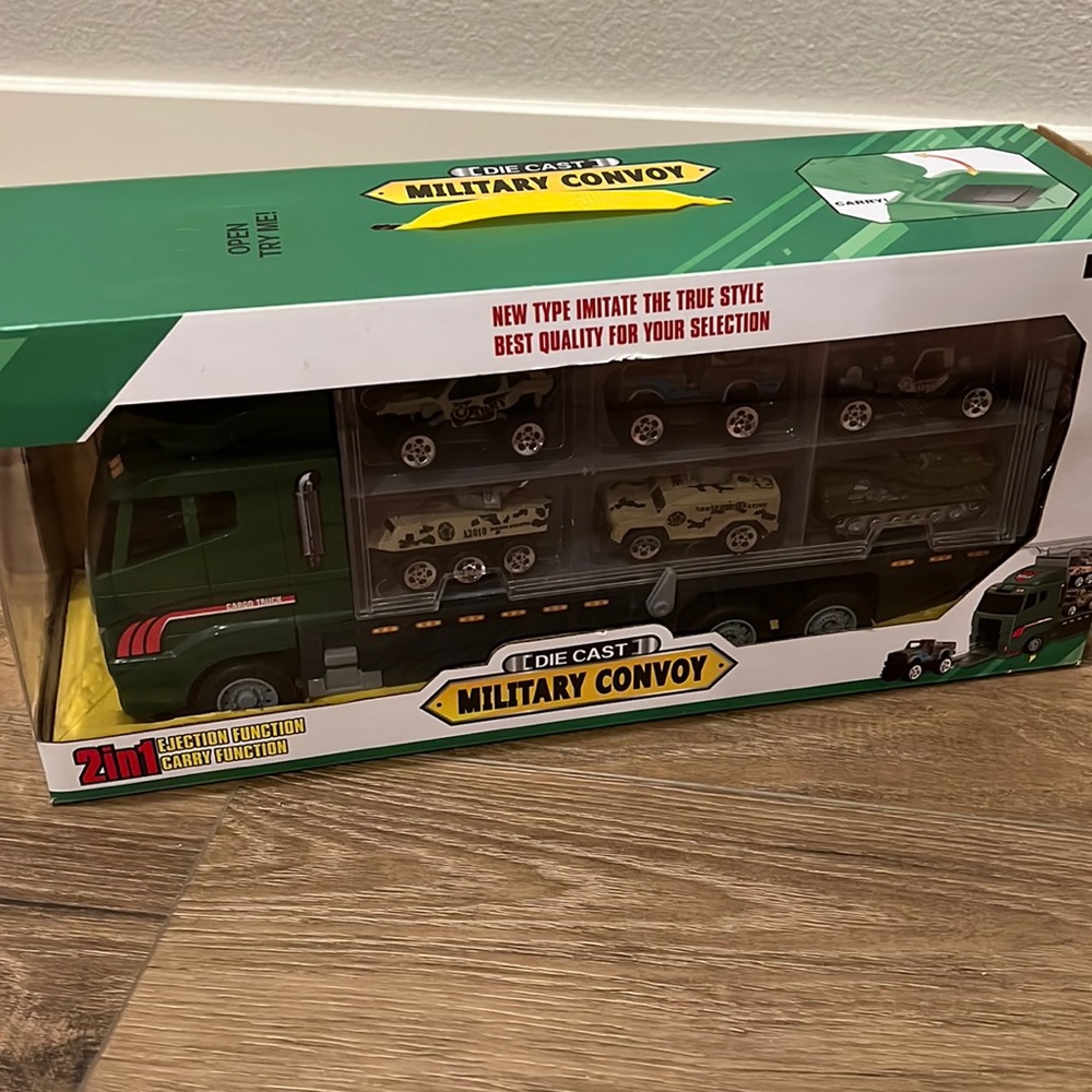 NIB Military Convoy Die Cast Set